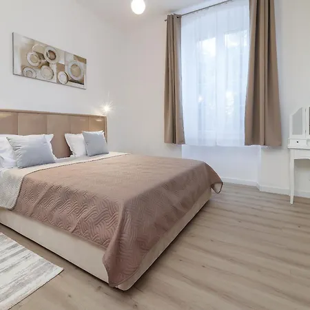 아파트 Luxury Sonja - With Hot Tub, Near Sea, Free Parking 오파티아